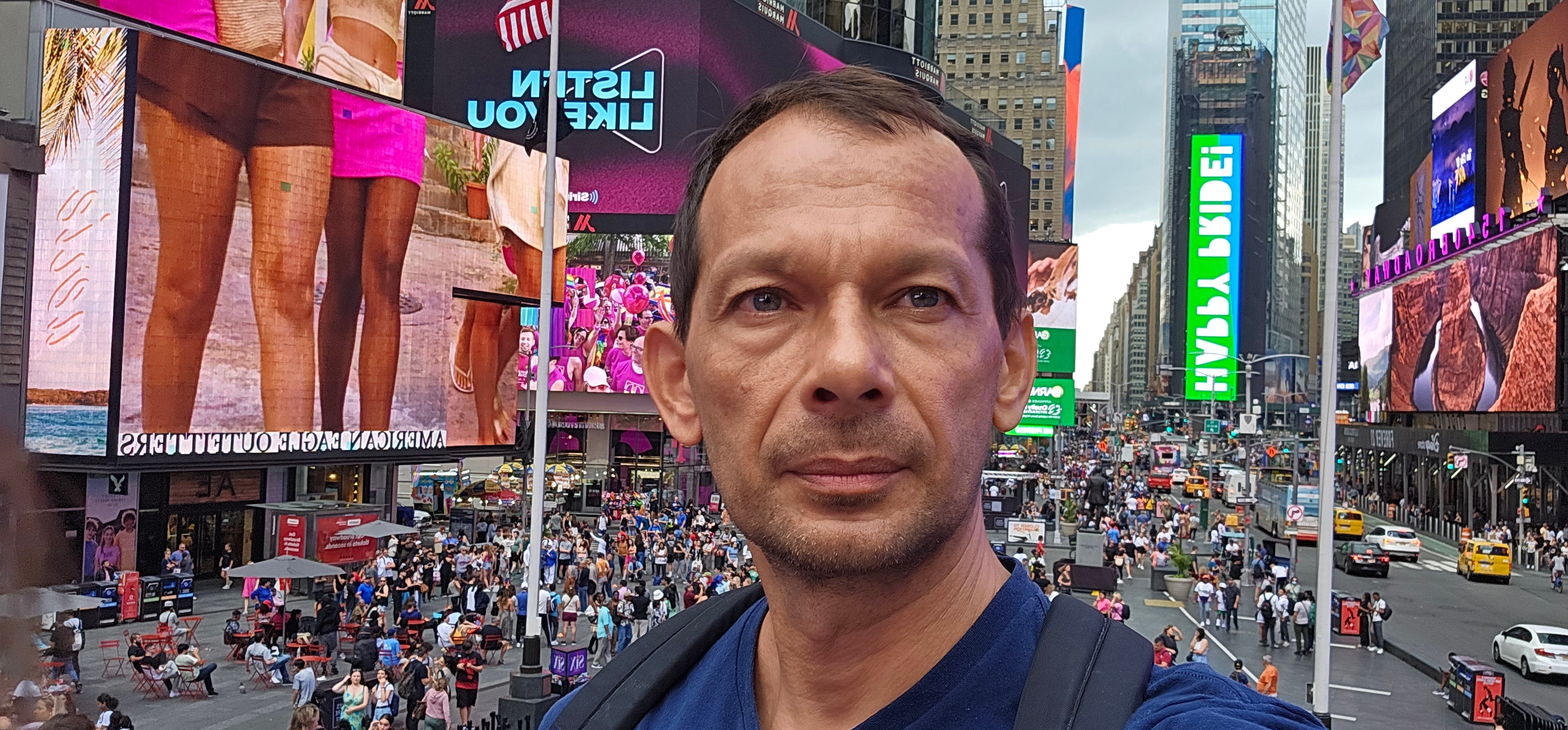 Time Square Transformed: Testemunhe a magia do dia à noite! 