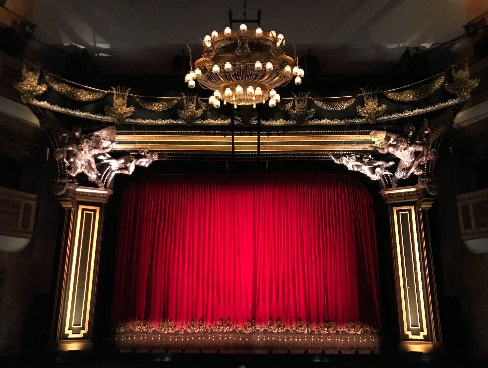 Live Your Best Life: Exploring the Finest Theaters in America